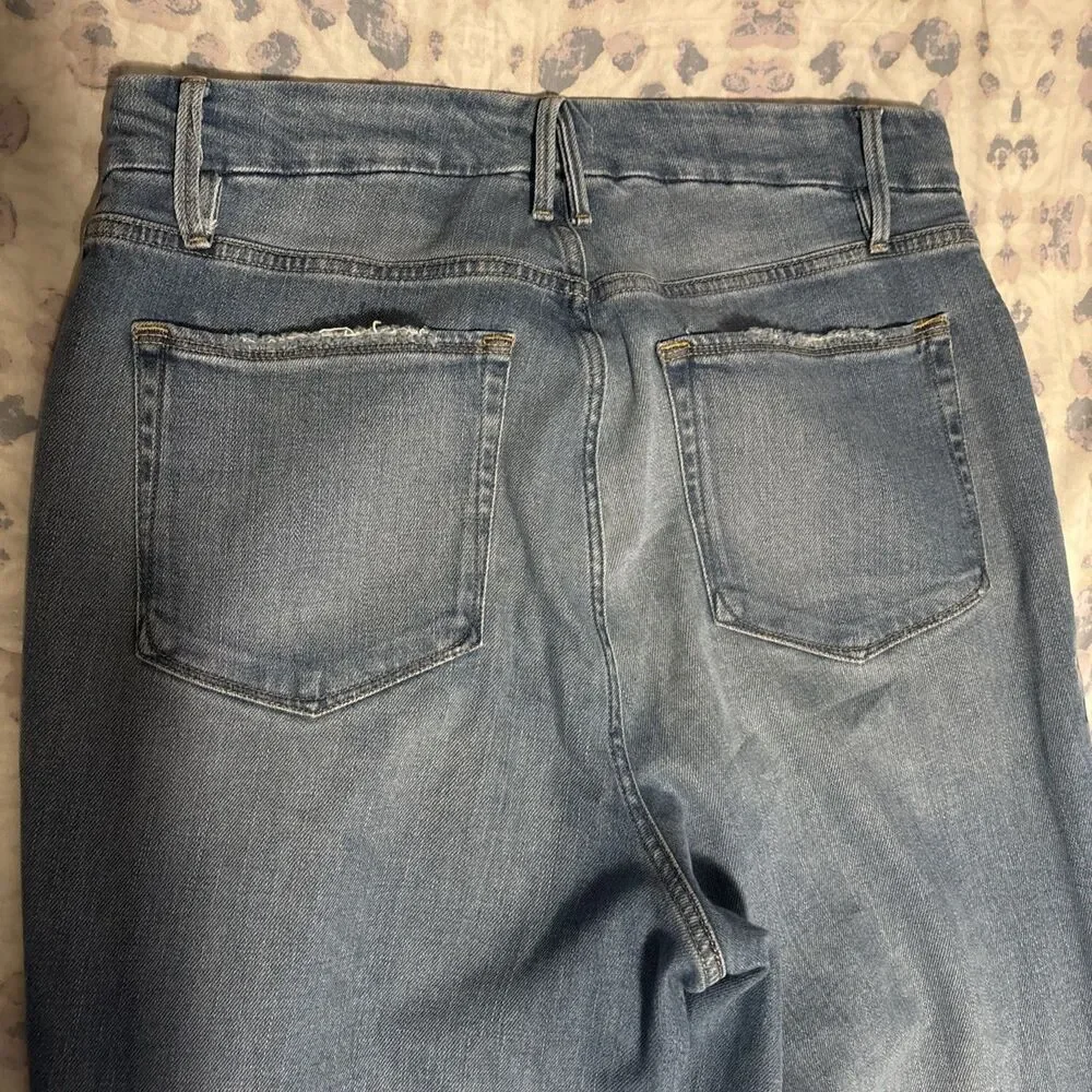 Good American Women’s Light Wash Distressed Jeans Size 15 Style GCC802T 1352